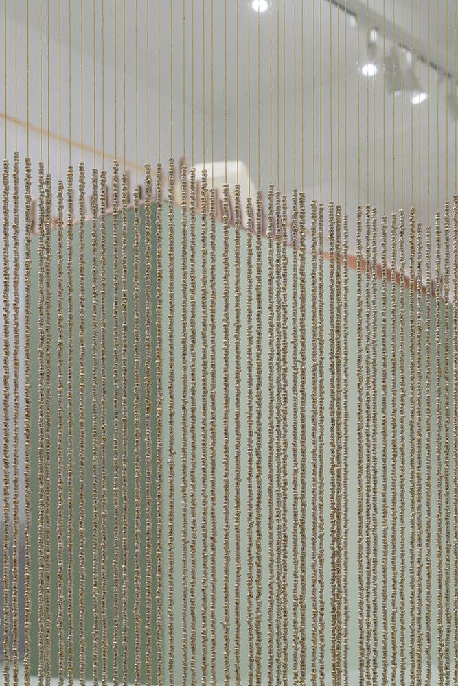 노혜리, 서기 Standing, 2022, cast pewter, copper, steel, glass bead, gold thread, paper maché, cord, 42×25×175cm (detail)