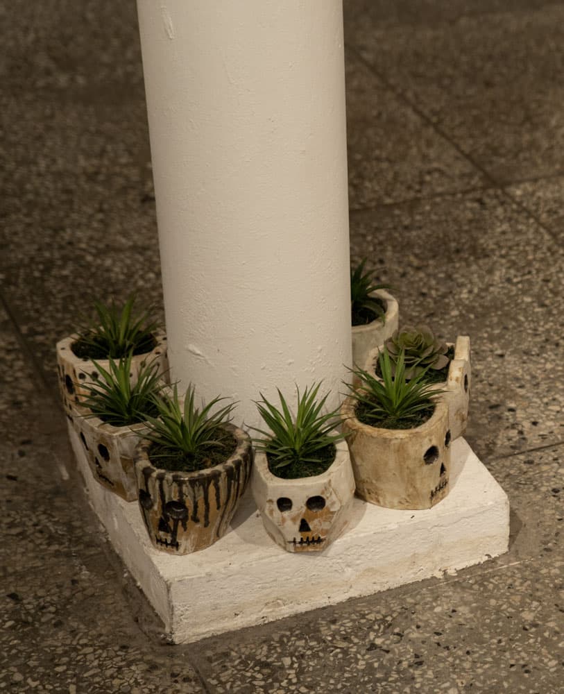 해골화분 2023, 석기질 점토, 화장토, 13×14×13cm(×8개) ⓒ Jeisung Oh