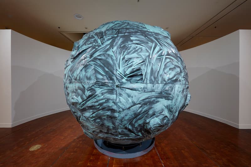 박기진, <공>, 미디어 설치, 혼합재료, 앱, 앱서버, 260x260x260cm, 2018, 프로그래밍: 김아욱