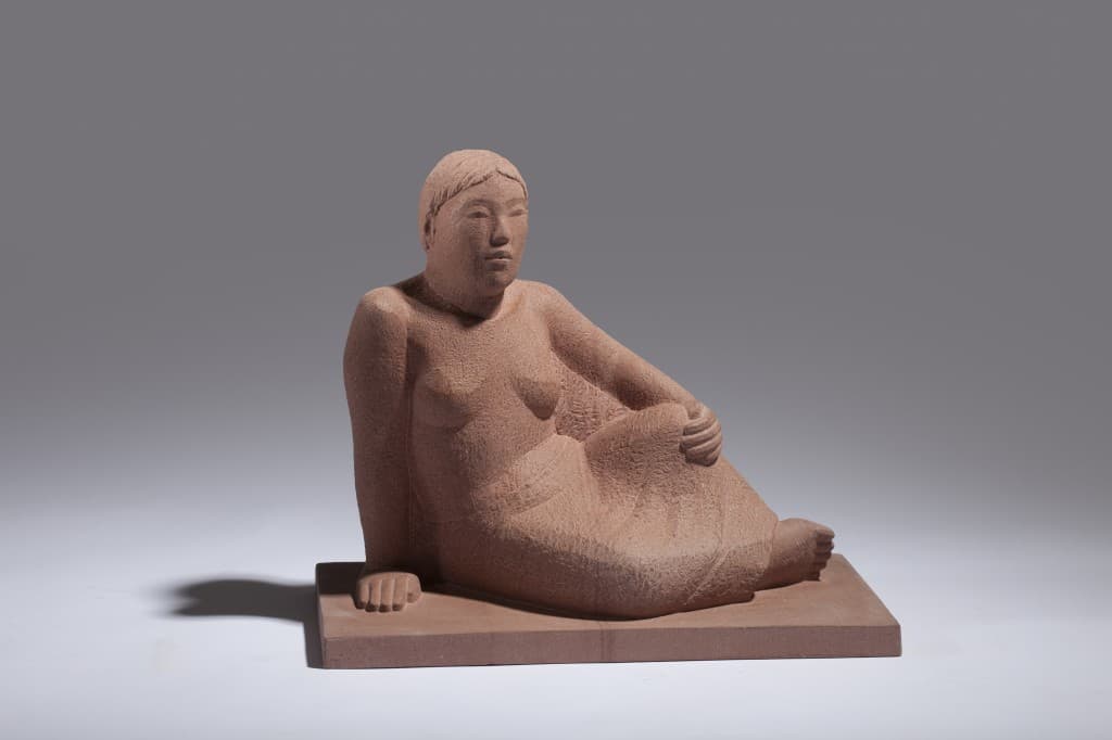 여인좌상 Seated Woman 35x20x33cm, 붉은사암 red sandstone, 2015