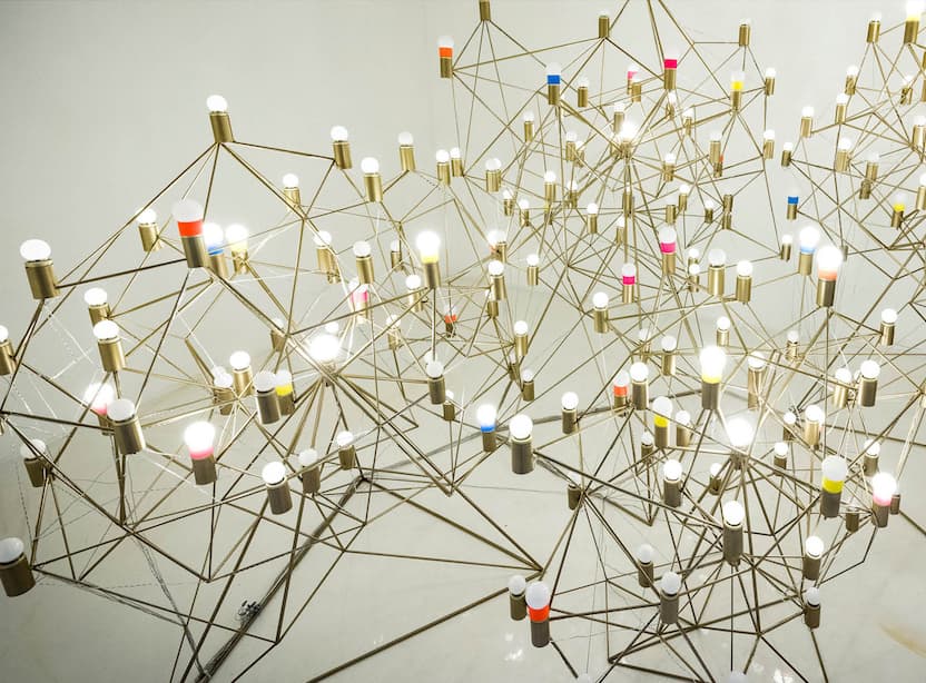 뮌, <Useful Solaris> Stainless steel, light bulb, DMX controller, 300x200x180cm, 2016