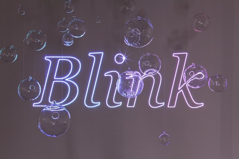 에브리웨어, 블링크 Blink , 2014, 2:40min, 가변 영상, 로보틱 라이트 애니메이션