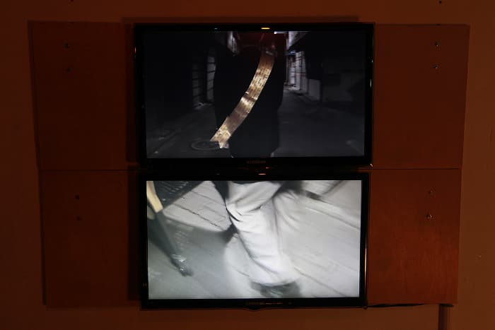김환중, <이마트 정치가>, two channel videos, 2014.