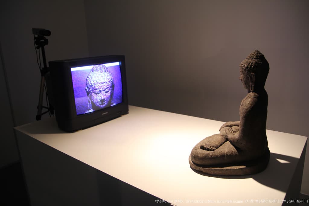 백남준, <TV부처>, 1974/2002 ⓒNam June Paik Estate