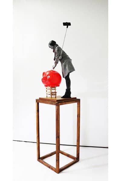<오른손이 하는 일을 왼손이 모르게 하라>, acrylic, FRP, PLA, 50×50×200cm, 2016