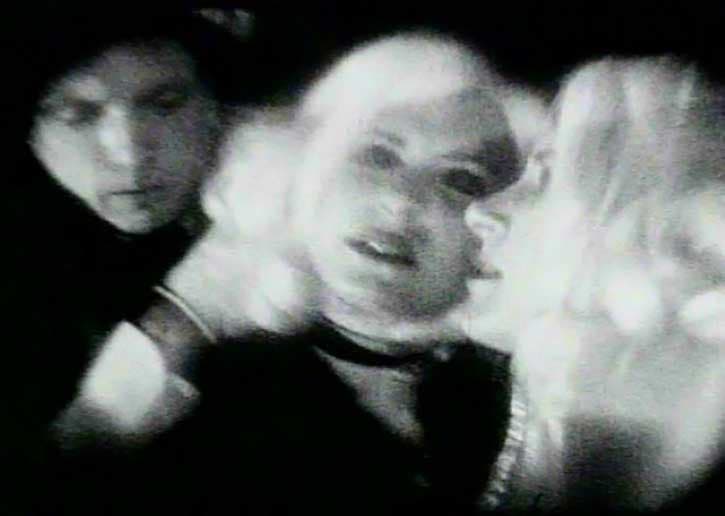 겁쟁이는 무릎을 꿇는다, 2003