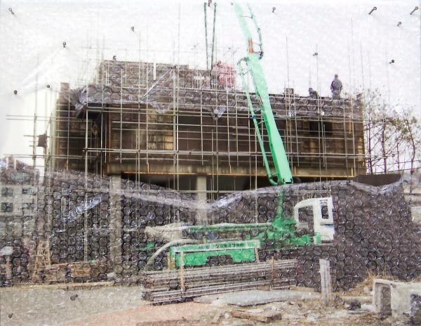 <Plastic Green> 투명 필름 위 디지털 프린트, 못, 에어캡, 56x43cm, 2014