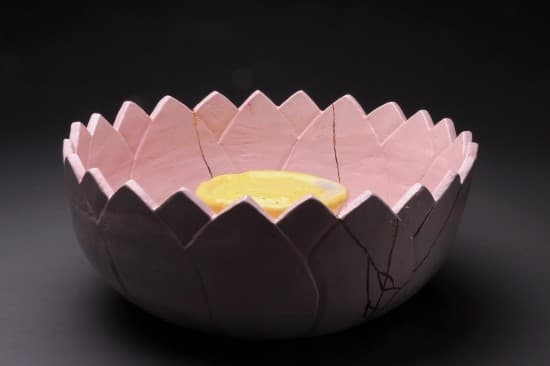 깊은 늪의 씨앗-싯타르타(BC624~544)  50×50×20cm. ceramic. 2015 The seed come from the marsh-Siddhartha(BC624~544)