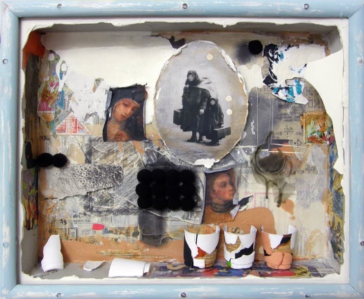 showcase-Winter_Mixed media, Plaster of cups on wood box_48x40cm_2012-2015​