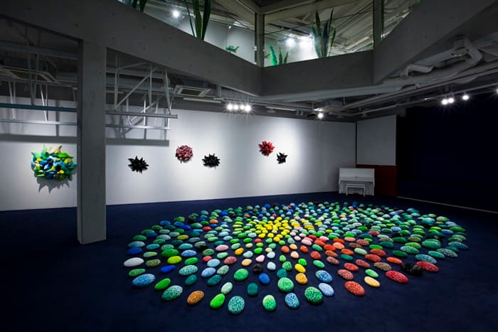 Come into bloom 빨대, 혼합재료, 가변설치, 2014 