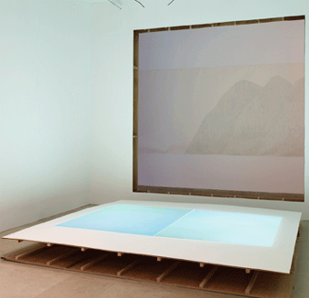 오늘 Today, 2001/2006, 재제작, 25X300X300 cm  비디오 감시카메라 두대, 비디오 프로젝터 두대, 나무로 만든 벽