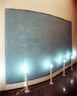드넓은 세상, 2003, 265X510X23 cm (241X415 cm painting only), 캔버스에 아크릴과 유화, 조명장치, 종이라벨