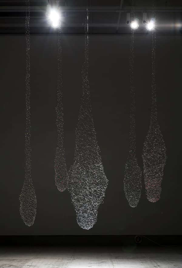 <Emo-Cell, 눈물> mixed media with wire, 자유크기, 2009
