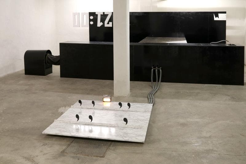 Ivan Geddert, untitled, 나무, 금속, 합성소재, 텍스틸, 액체, 조명, 환풍기, 15㎡, 2017